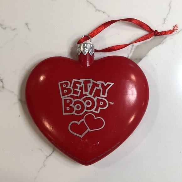 Betty Boop, 2010 red heart shaped Christmas ornament “how sweet life is” cupcake - Picture 4 of 6
